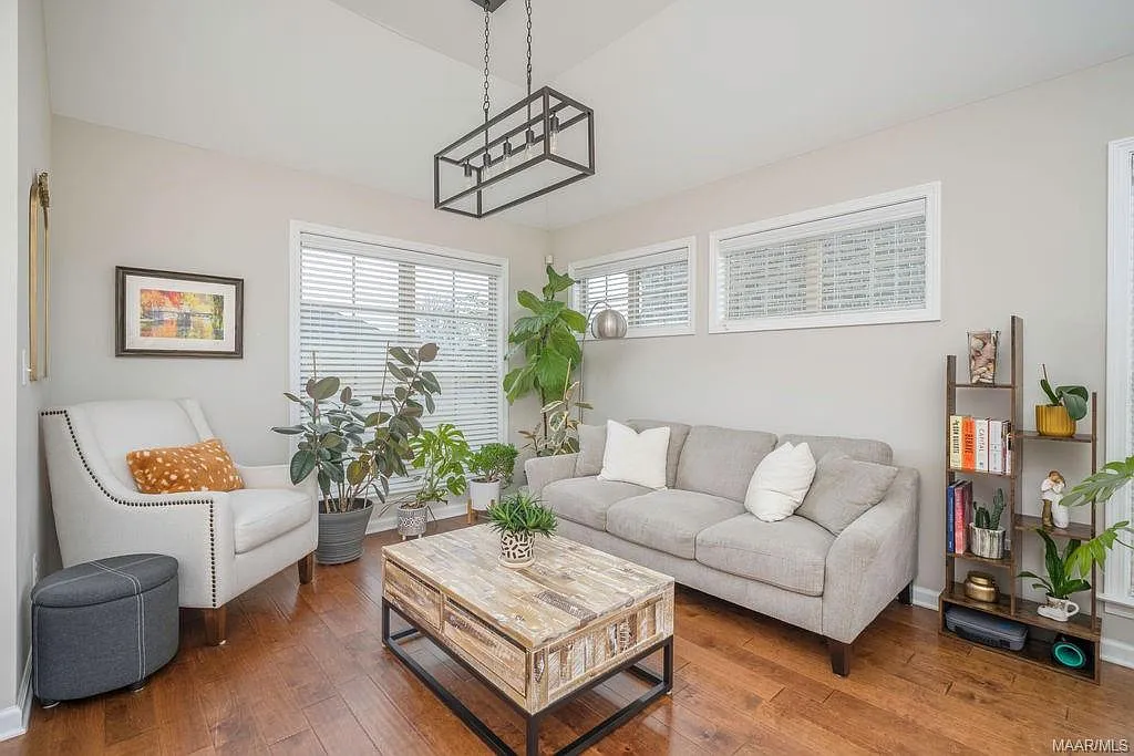 3 bed, 1696 sqft, $2,299 — Photo 4
