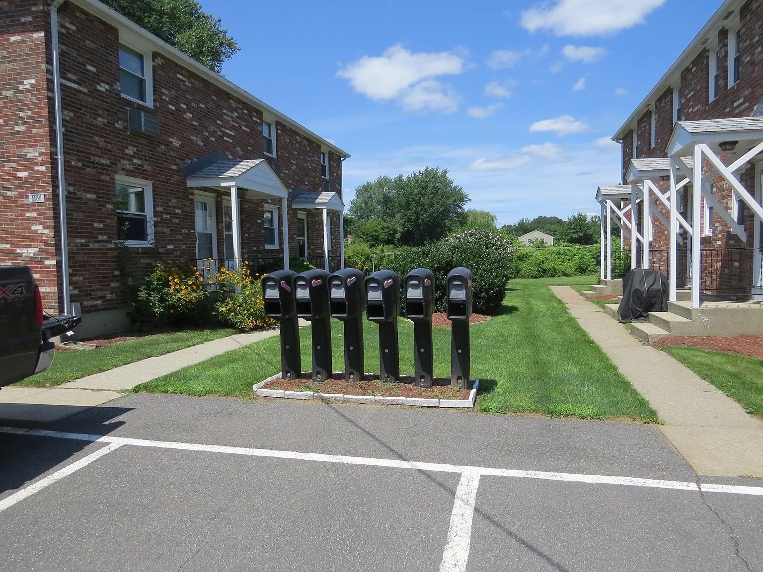 2 bed, 1.5 bath, 750 sqft, $1,950 — Photo 2