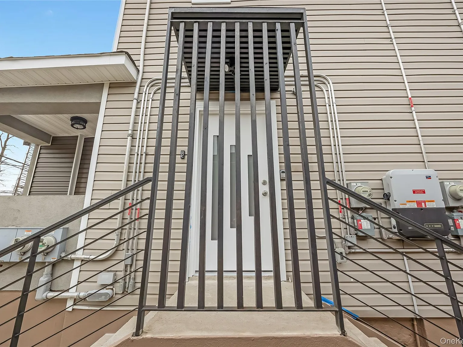 3 bed, 1.0 bath, 1556 sqft, $3,700 — Photo 2