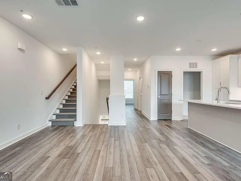 513 Burton Dr — Photo 17