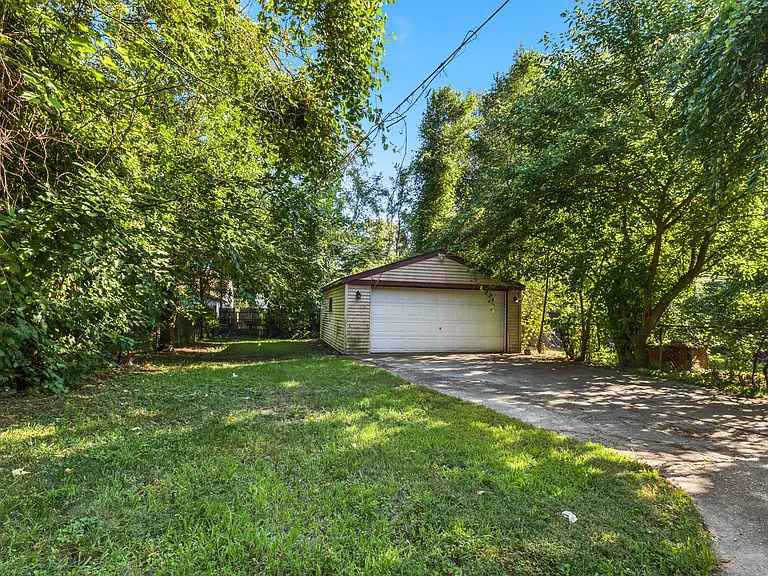25477 Hopkins St — Photo 31