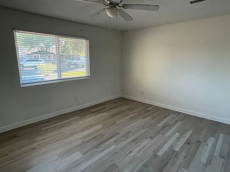 824 W Laird St — Photo 11