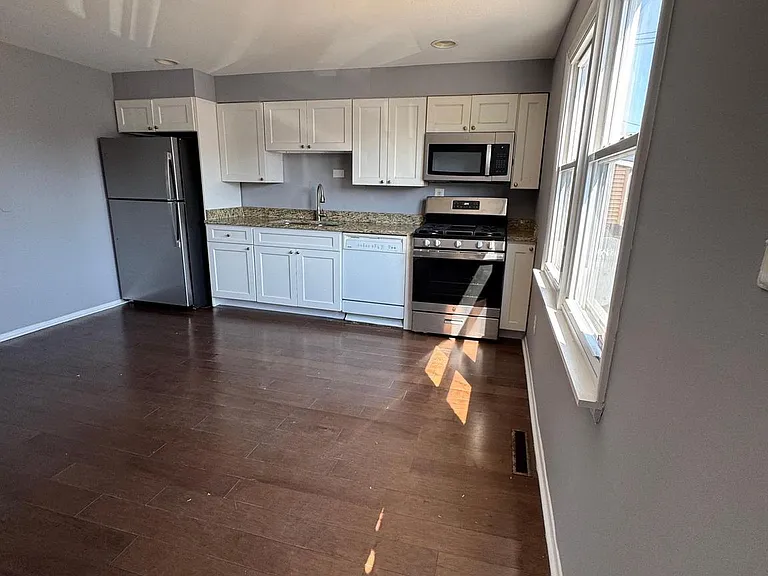 8031 Wynbrook Rd — Photo 2