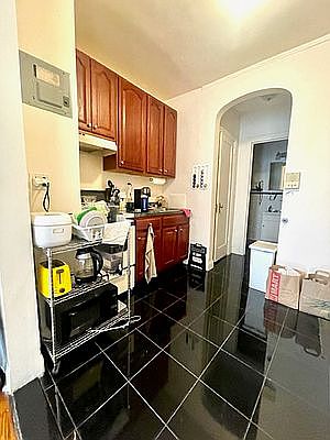 3rd image of 56 W 106th St APT 4C