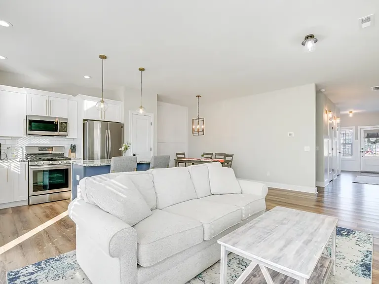 112 Park Ave — Photo 11