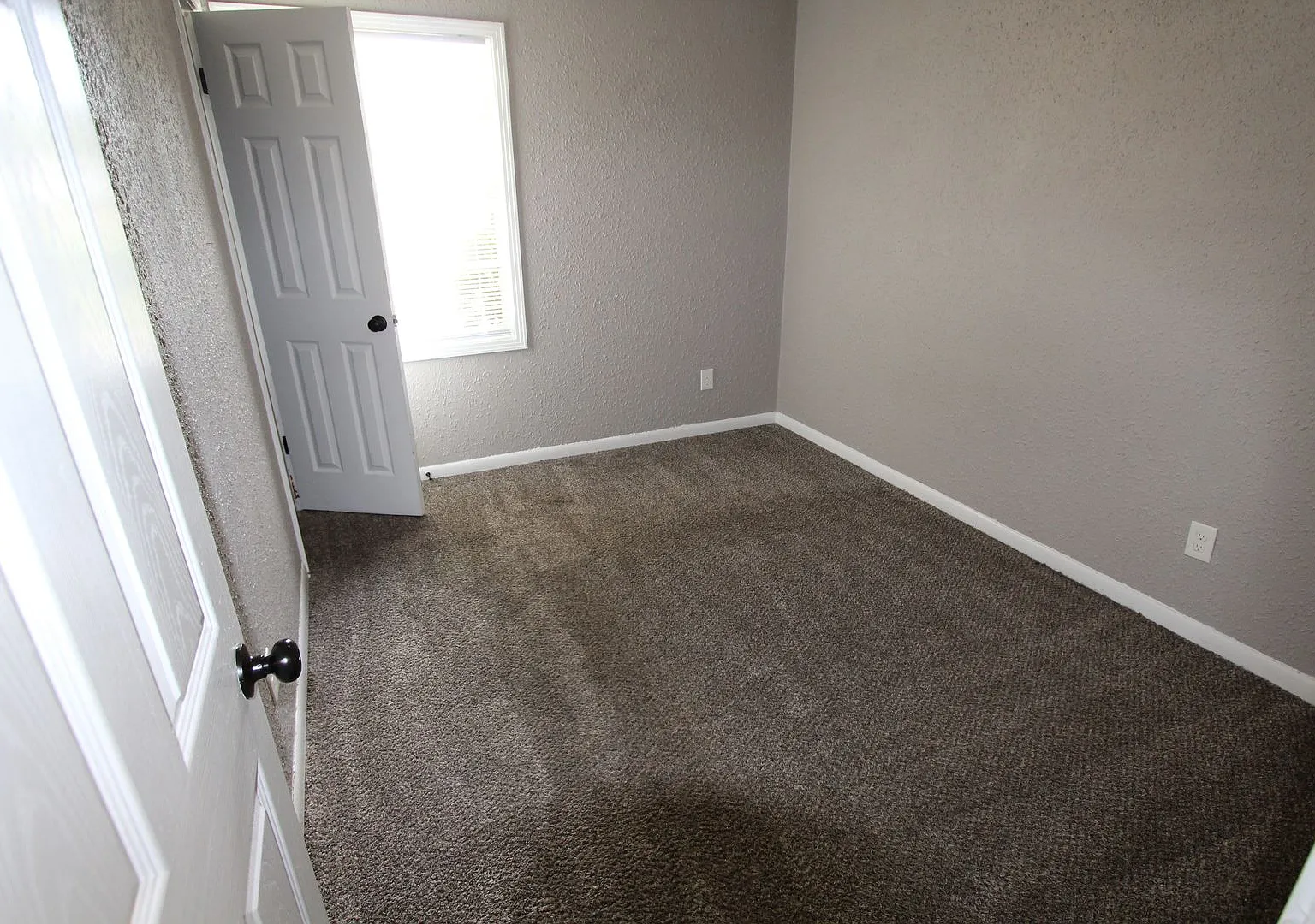 Charming home with 3 beds 1 bath near TO Fuller State Park — Photo 3