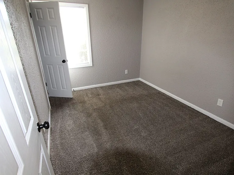 637 Leacrest Ave — Photo 3