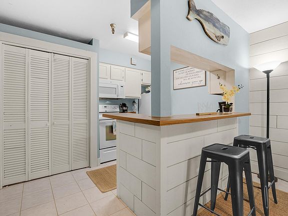 3rd image of 14825 Windward Dr APT 115