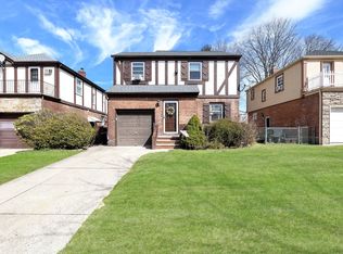 5807 217th St, Oakland Gardens, NY 11364