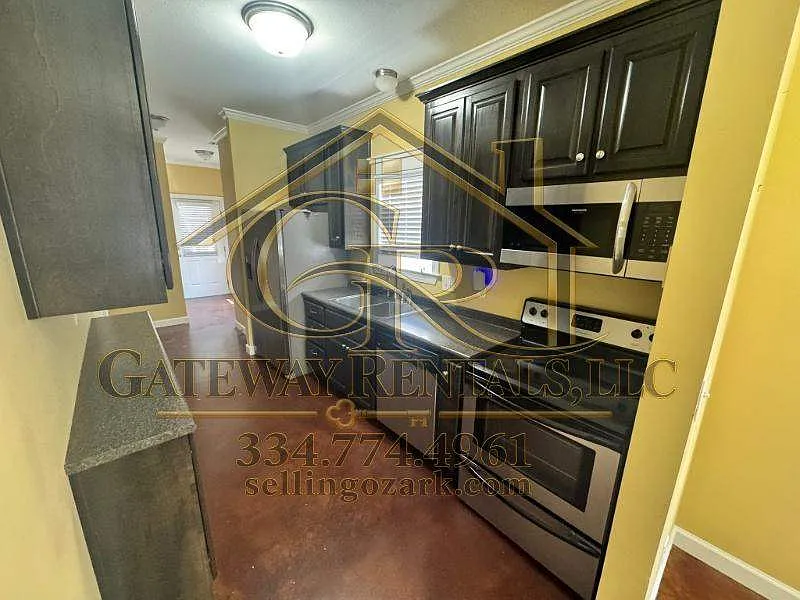 2 bed, $1,300 — Photo 3
