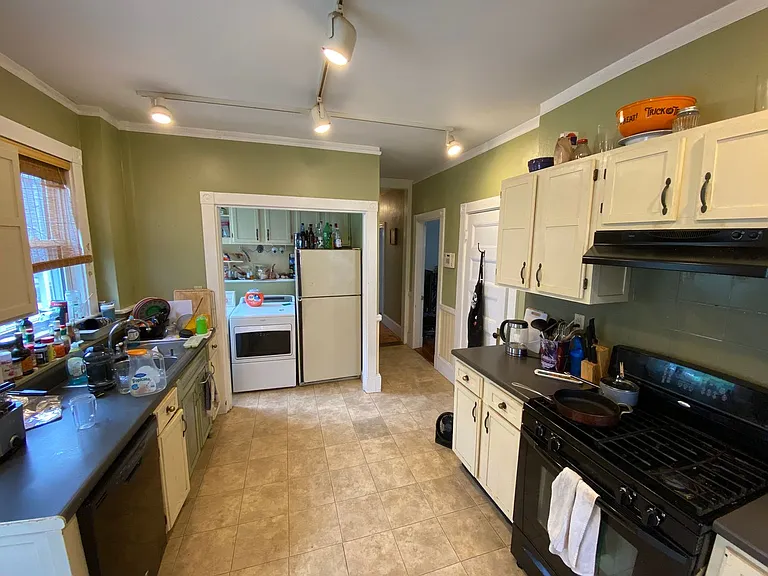 12 Oswald St #2 — Photo 5