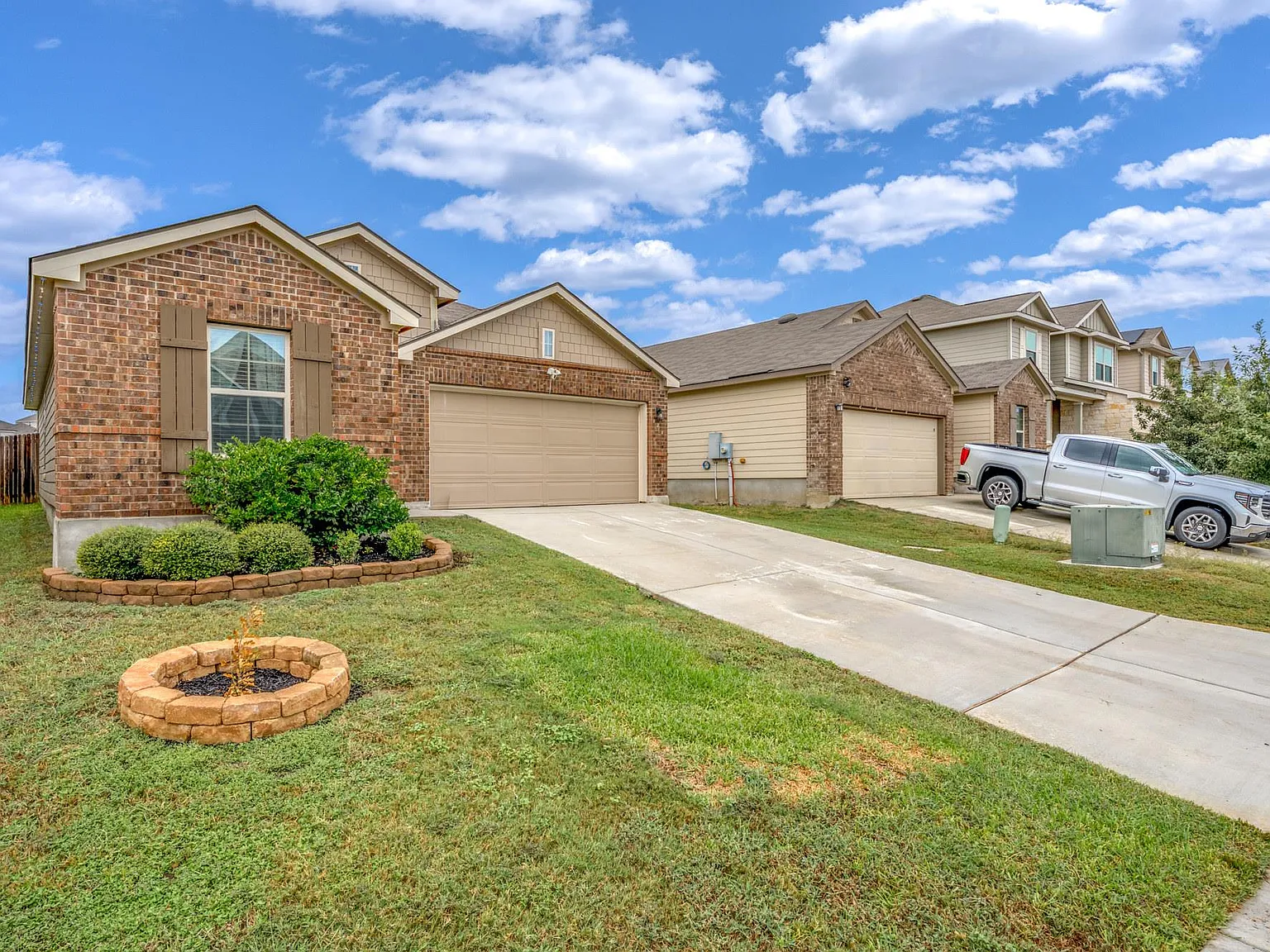 3 bed, 2.0 bath, 1323 sqft, $1,850 — Photo 2