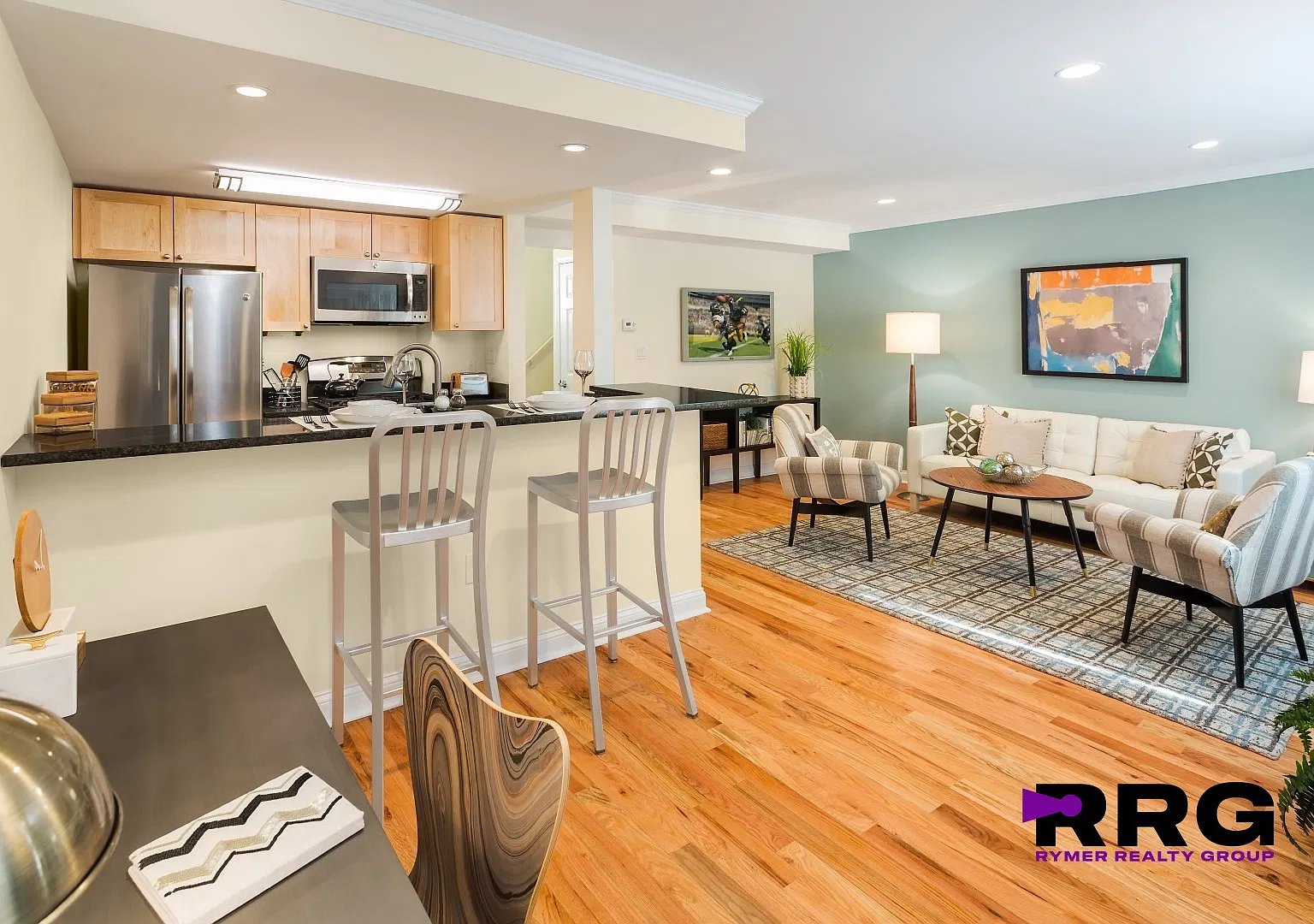 2 bed, 1.0 bath, 911 sqft, $3,445 — Photo 2