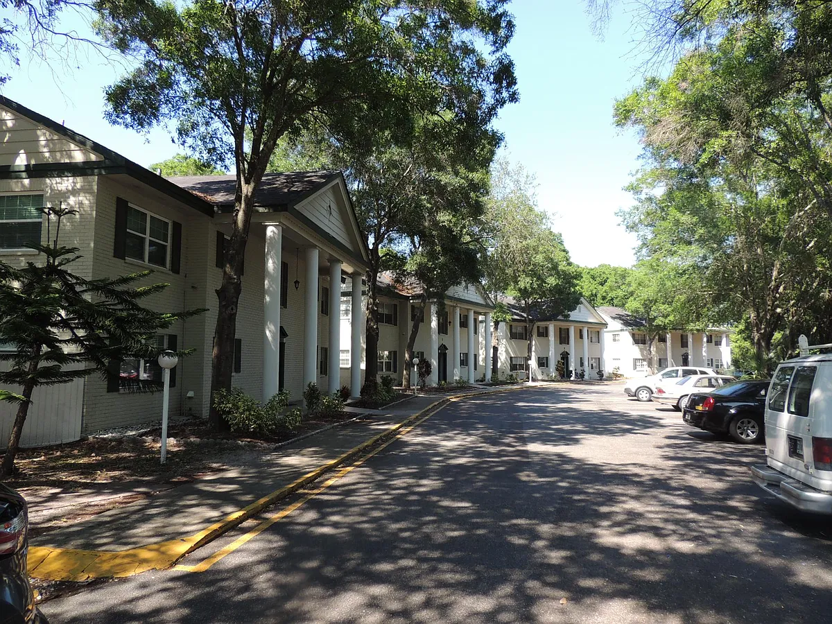 Building Photo - 117 N Mercury Ave