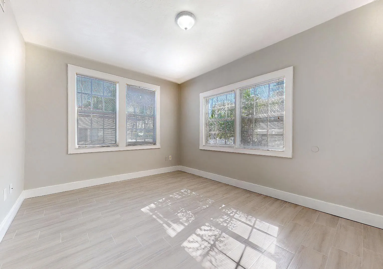 433 Northwest 25th Avenue - 1 — Photo 2