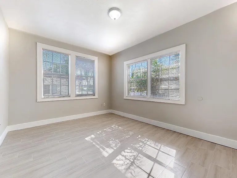 433 NW 25th Ave #1 — Photo 2