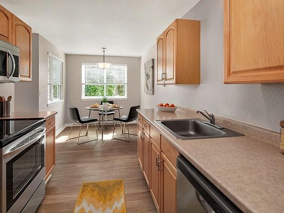 Kitchen seating area