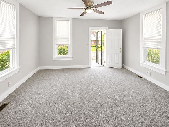 3rd image of 3005 E 19th Ter