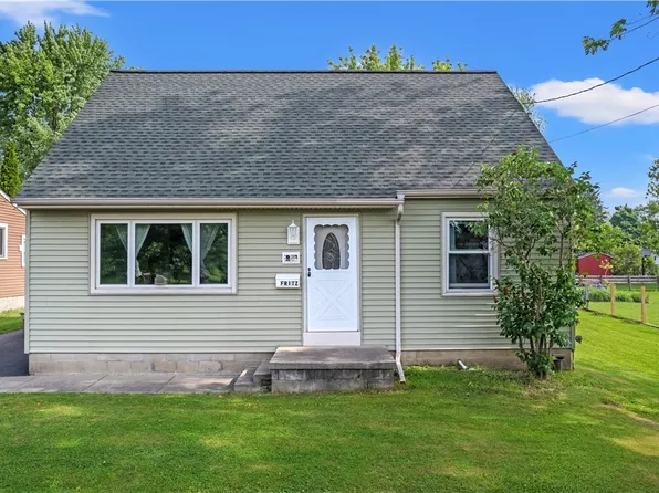 27 Newton St, Angola, NY 14006