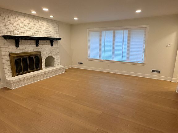 4th image of 16067 School St