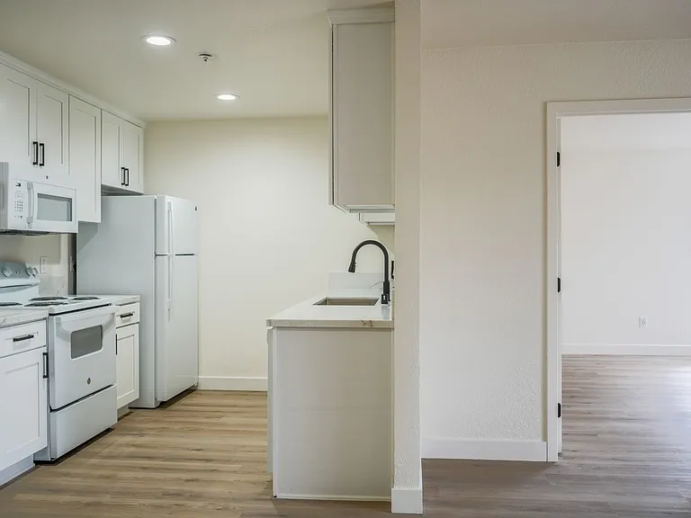 Sycamore Hills Village Apartments — Photo 18