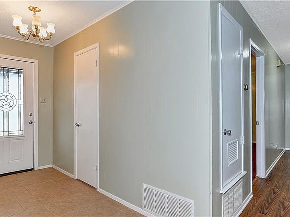 5th image of 707 W Main St