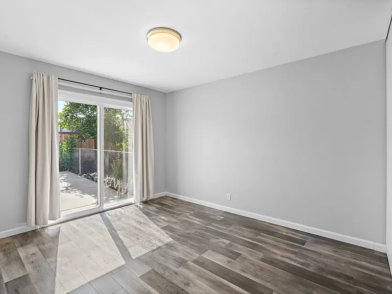 2869 Fairfax Ct — Photo 15