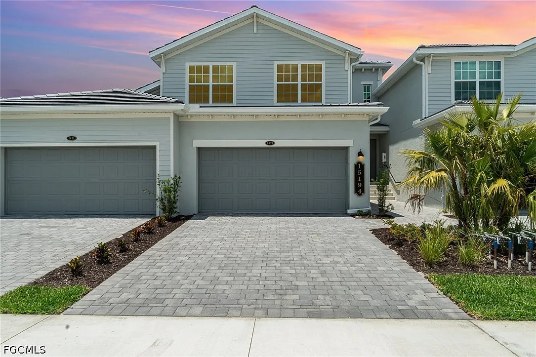 3 bed, 2.0 bath, 2110 sqft, $3,200 — Photo 2