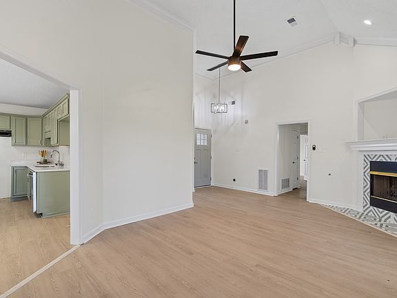 3rd image of 121 Primo Cir