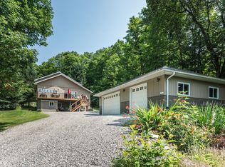 253 Chapman Dr, Magnetawan, ON P0A 1C0