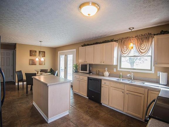 4th image of 6326 Leslie Anne Ct
