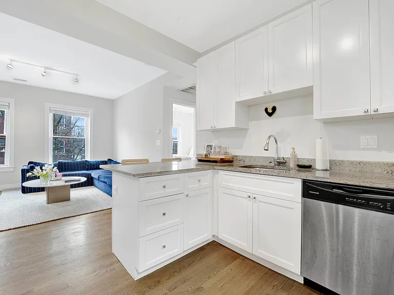 3600 N Oakley Ave #1 — Photo 4