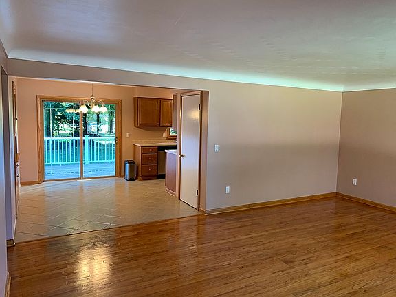 4th image of 3591 Dennis Ave