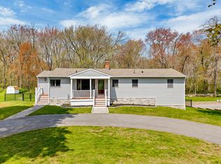 7 Old Black Point Rd E, Niantic, CT 06357