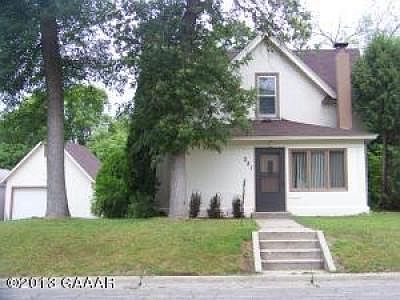1st image of 221 9th Ave E