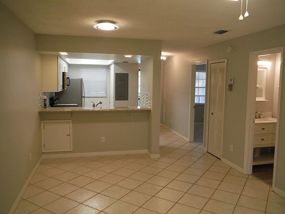 2nd image of 3035 Sir Hamilton Cir