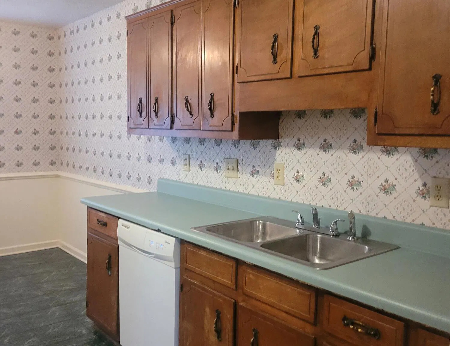 3 bed, 2.0 bath, 1395 sqft, $1,200 — Photo 4