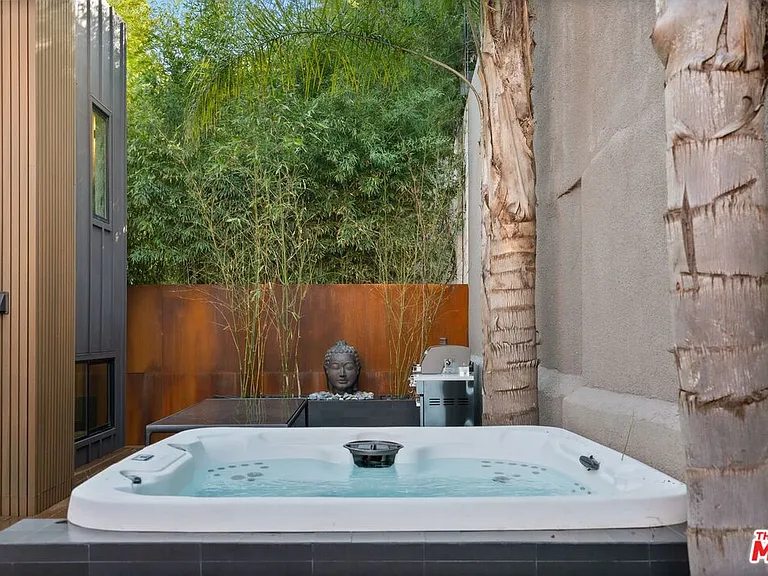 3601 Dixie Canyon Pl — Photo 33