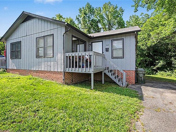 3rd image of 607 & 609 Brookdale Dr