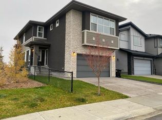 140 W Walcrest Vw SE, Calgary, AB T2X4G4