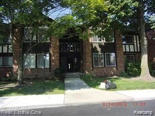 29153 Wellington Rd E APT 33, Southfield, MI 48034