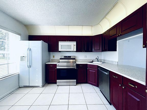 4th image of 3715 Savoy Lane #A