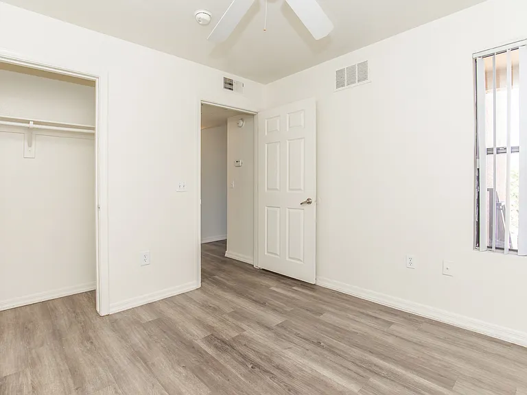 Indigo Pointe Apartments — Photo 30