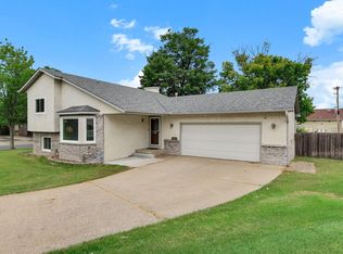 9887 Ilex St NW, Coon Rapids, MN 55433