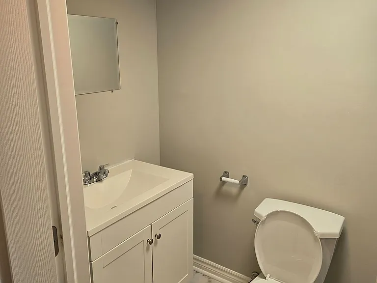 19 Rory Rd #LOWER — Photo 6
