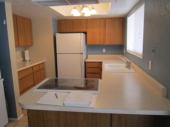 4th image of 931 E Mesquite Dr