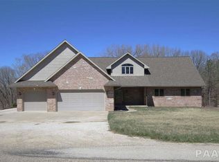 20711 N Deer Bluffs Dr, Chillicothe, IL 61523