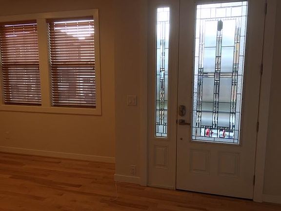 4th image of 1628 14th Pl NE