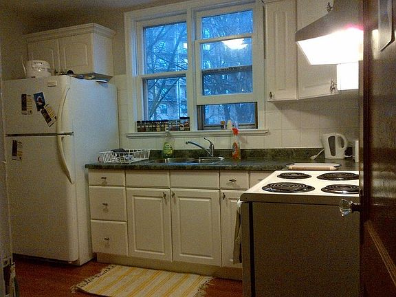 4th image of 10 Dietz Ave N