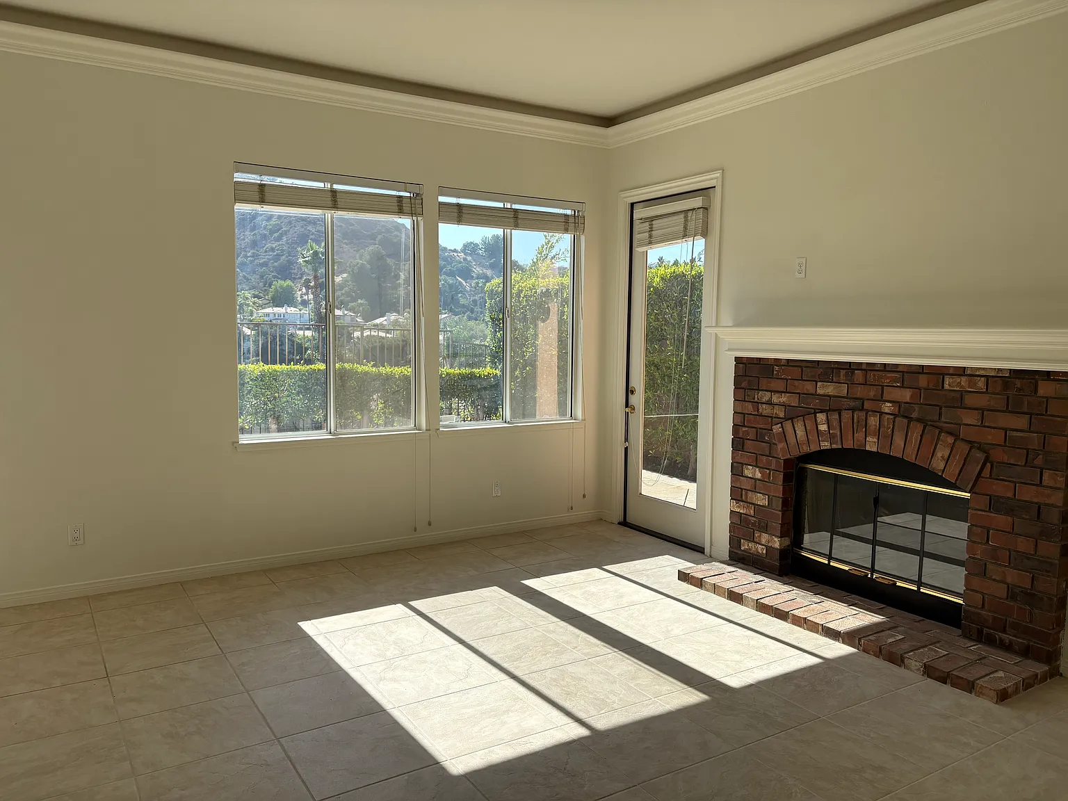 4 bed, 2.5 bath, 2438 sqft, $8,199 — Photo 4